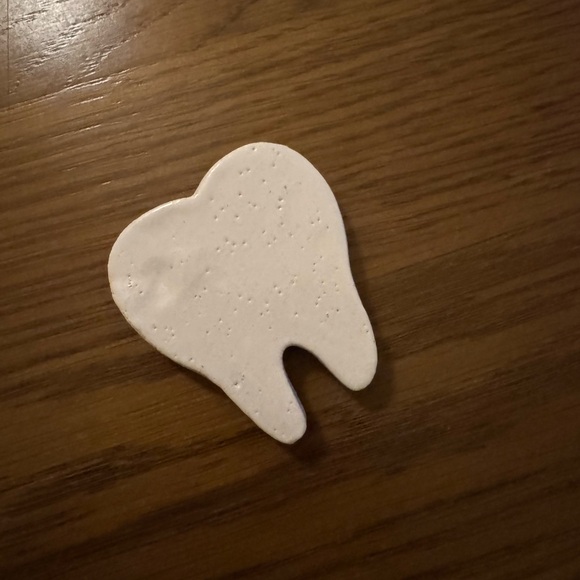 White Tooth-Shaped Ceramic Decor - Picture 3 of 3